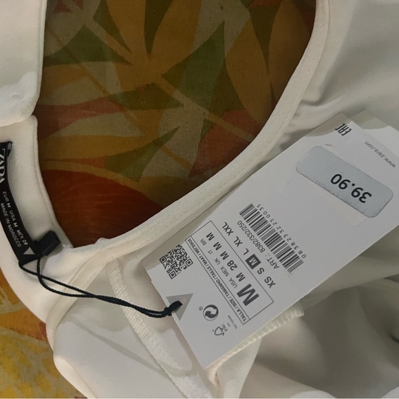 White crop top with back out and wrap around the waist straps - Picture 5 of 5